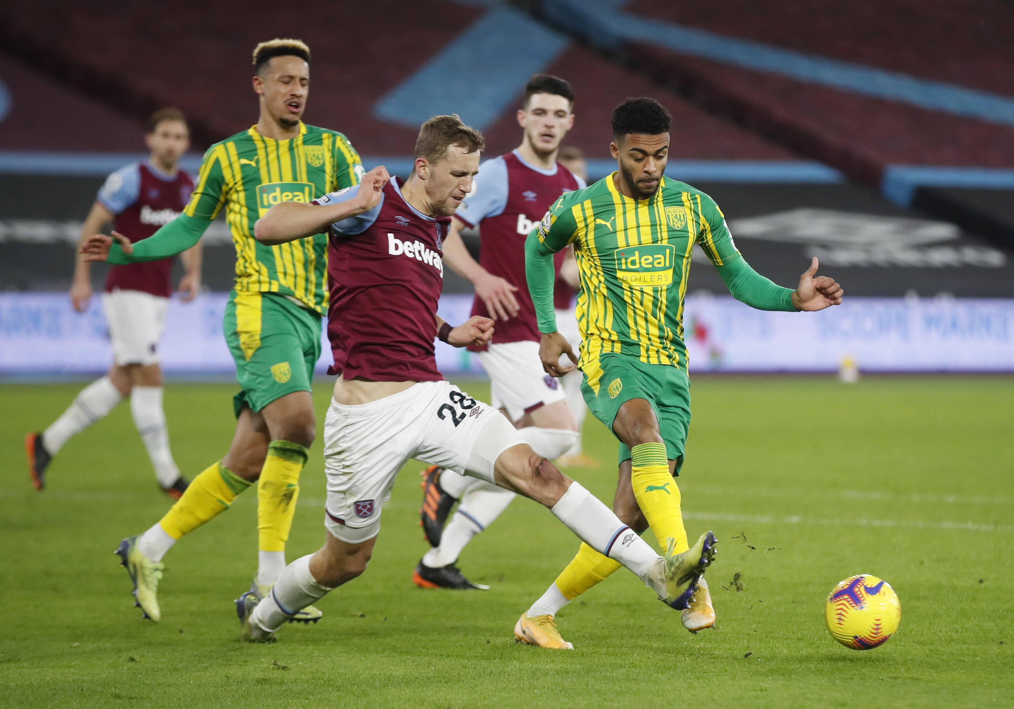 其完整的足 其完整的足